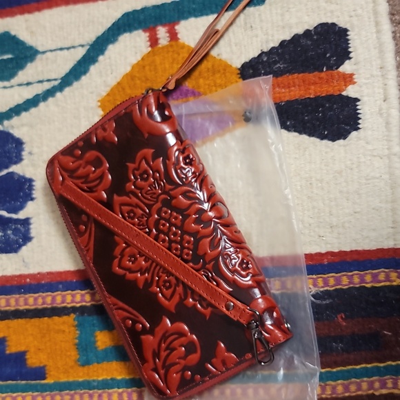 Leather embossed tinted leather wallet with detachable wrist strap - Picture 1 of 3